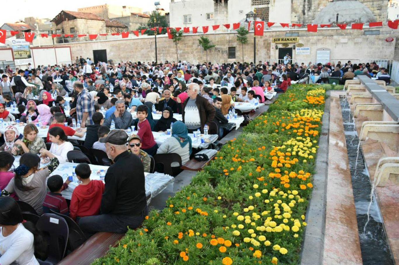 Gaziantep'te binlerce vatandaş orucunu birlikte açtı